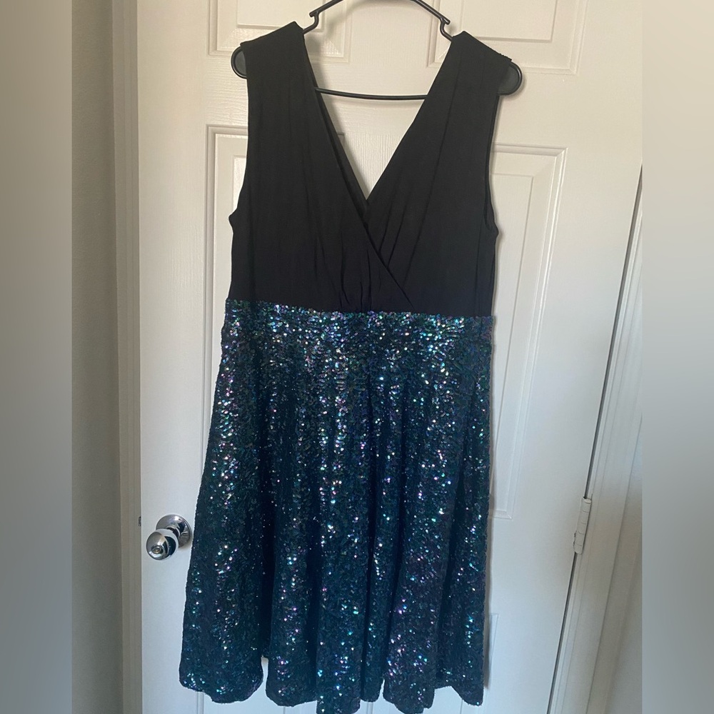 Torrid v-neck black dress with sequins Women’s plus size 14